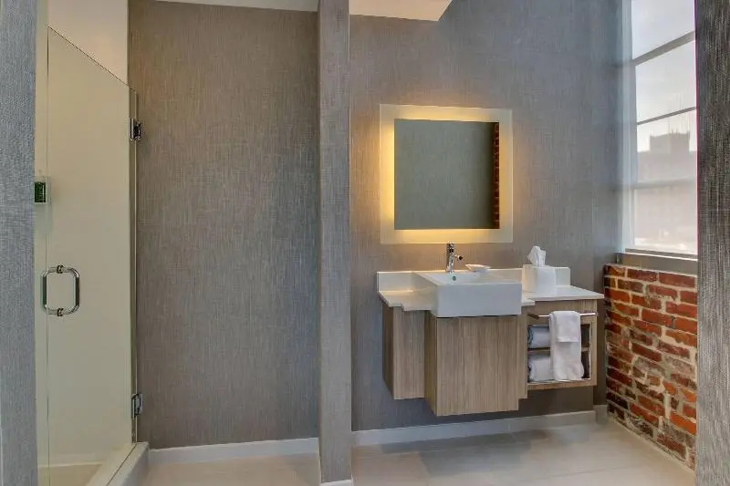 キングサイズベッドのスイートルーム, Springhill Suites By Marriott Montgomery Downtown