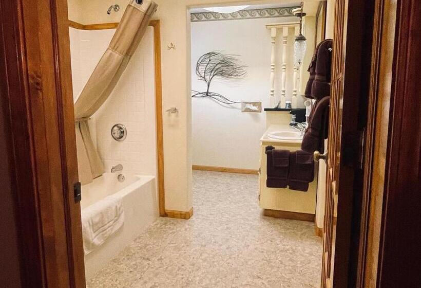 Люкс, Cedar Wood Inn