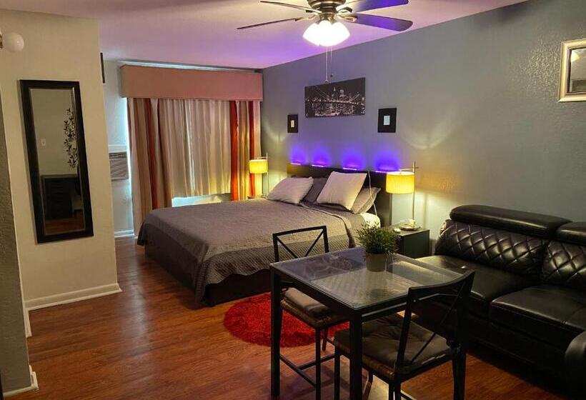 高级套房, Delux Inn