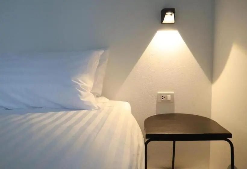 اتاق سوپریور, Goodnight Poshtel + Free Netflix
