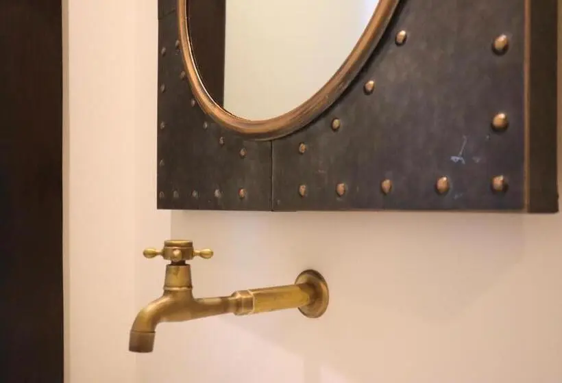 اتاق لوکس با تخت بزرگ, Goodnight Poshtel + Free Netflix