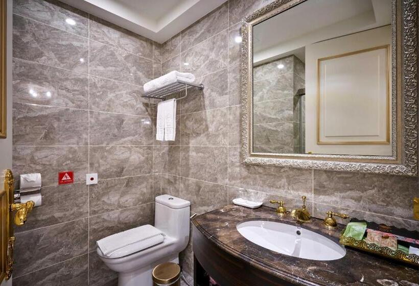 اتاق استاندارد با چشم‌انداز کوهستان, Sun Moon Lake Queen Castle Hotel 日月潭皇后古堡飯店