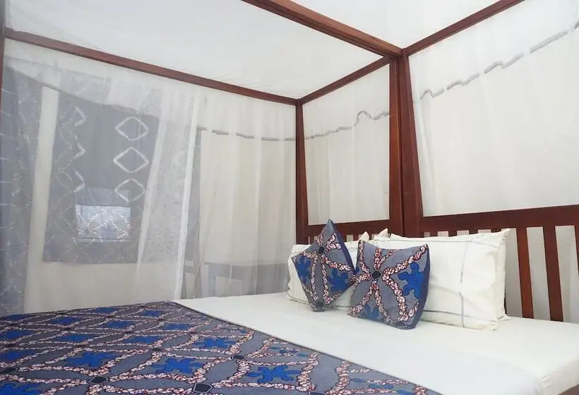 اتاق استاندارد, African Roots Gulu