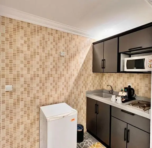 اتاق لوکس با وان آب گرم, Al Muhaidb Residence Al Maidan