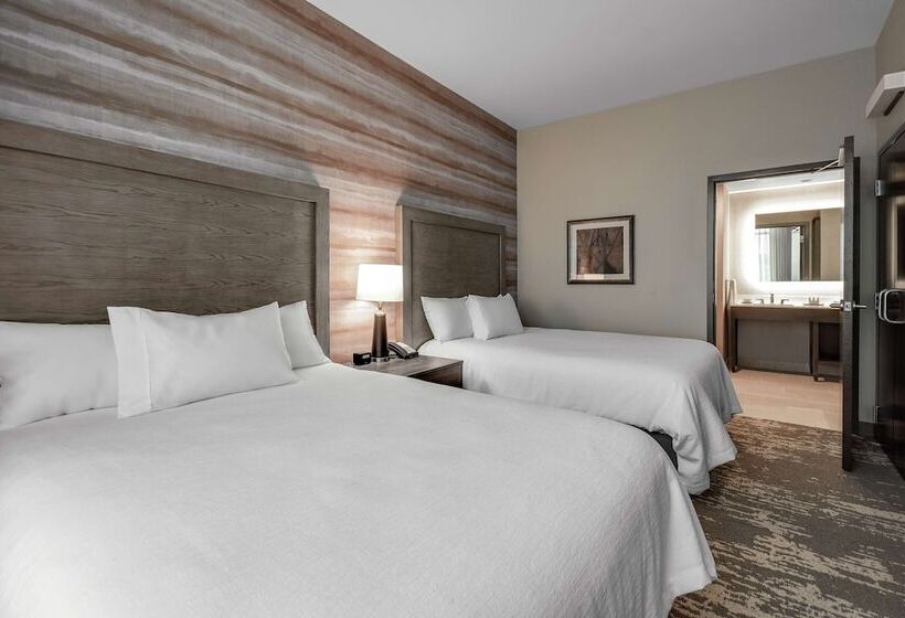 جناح بريميوم, Embassy Suites By Hilton Jonesboro Red Wolf Convention Center