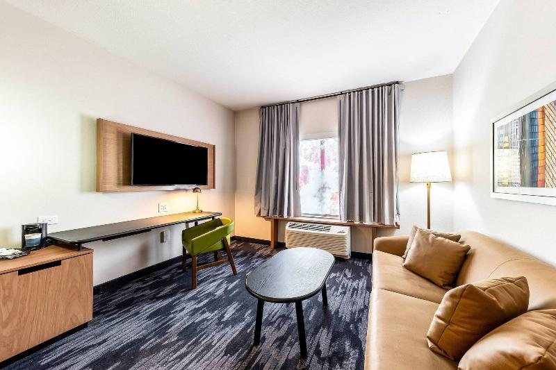 מיטת קינג בסוויטה, Fairfield Inn & Suites By Marriott Gainesville I35