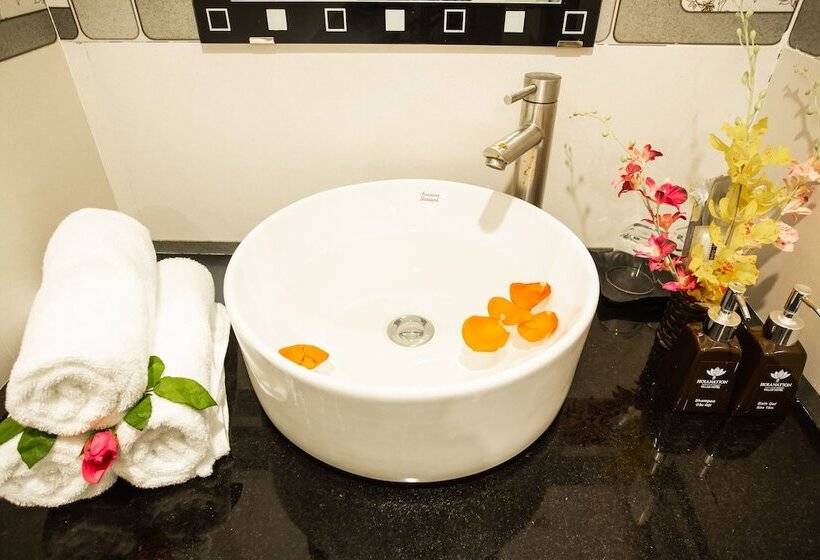 اتاق لوکس با بالکن, Hoianation Villas