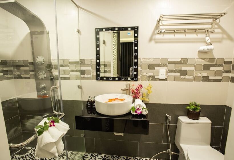 اتاق لوکس با بالکن, Hoianation Villas