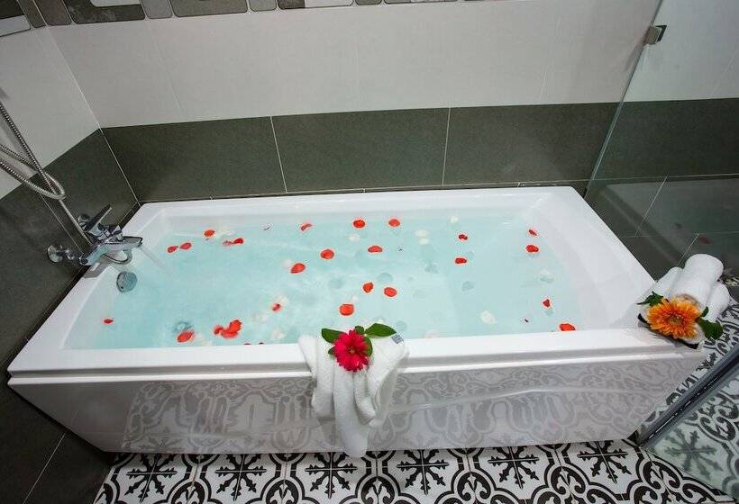 سوییت خانوادگی, Hoianation Villas