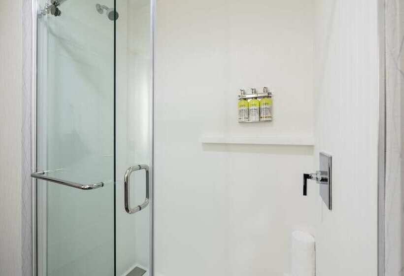 جناح, Holiday Inn Express   Boston South   Quincy, An Ihg