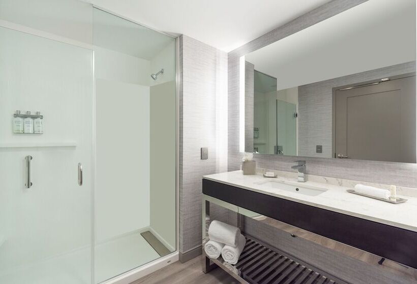 جناح, Holiday Inn Express   Boston South   Quincy, An Ihg