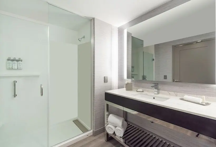 スイート, Holiday Inn Express   Boston South   Quincy, An Ihg
