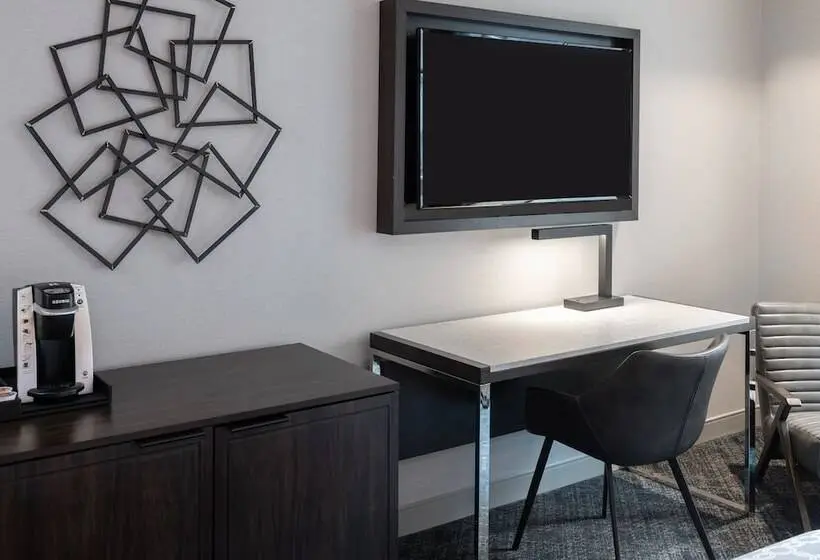 スイート, Holiday Inn Express   Boston South   Quincy, An Ihg