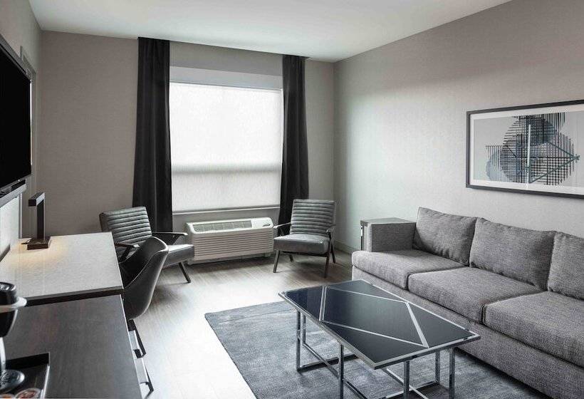 جناح, Holiday Inn Express   Boston South   Quincy, An Ihg