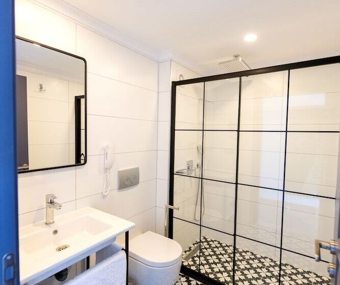 Номер Стандарт Вид на Горы, Lafarine