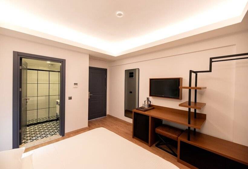 Номер Стандарт Вид на Горы, Lafarine