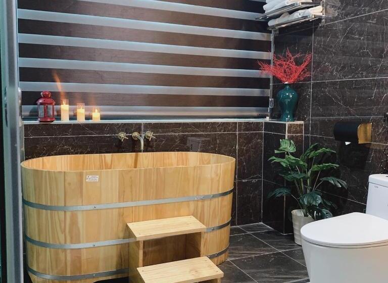 اتاق استاندارد چهارنفره با بالکن, Mio