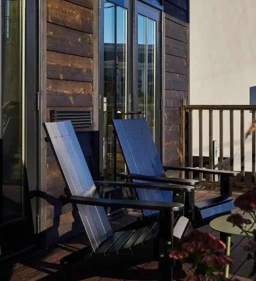 スタンダードスタジオ, Lokal Hotel Cape May