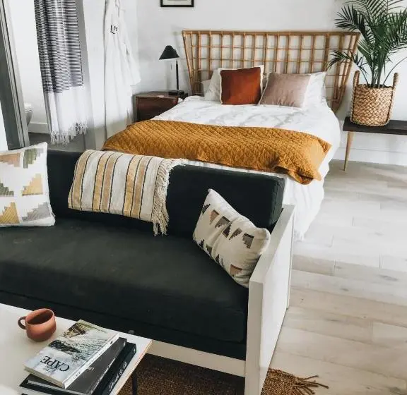 デラックススタジオ, Lokal Hotel Cape May