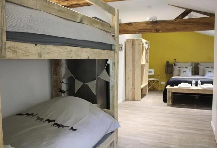 スタンダード４人部屋, Chambres D'hôtes Logis Charrier Le Petit Bignon