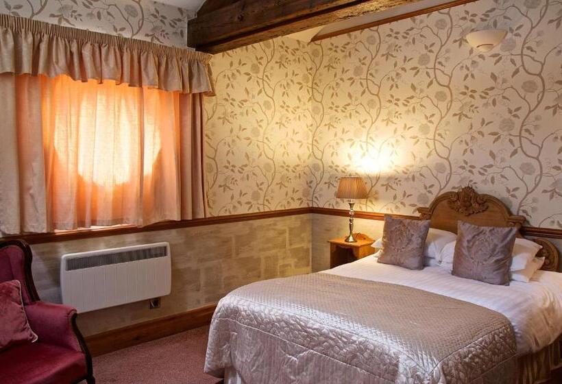 חדר סופריור, The Dog And Partridge