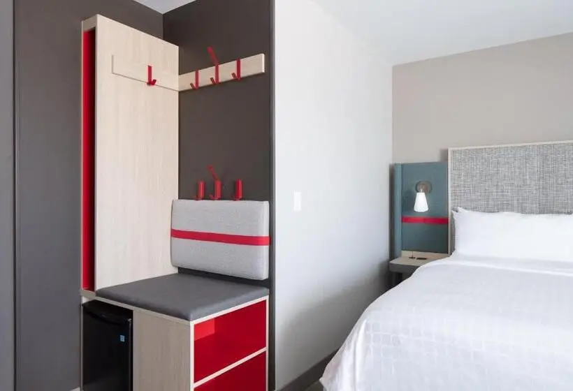 Standard-invahuone King-vuode, Avid Hotels   Madison   Monona, An Ihg