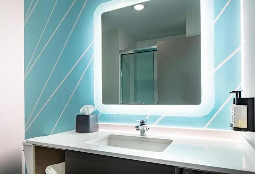 Standard-invahuone, Avid Hotels   Madison   Monona, An Ihg