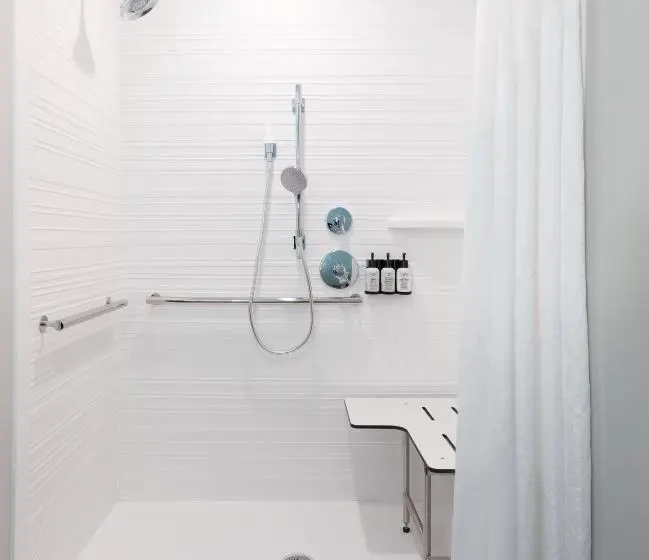 Standard-invahuone, Avid Hotels   Madison   Monona, An Ihg