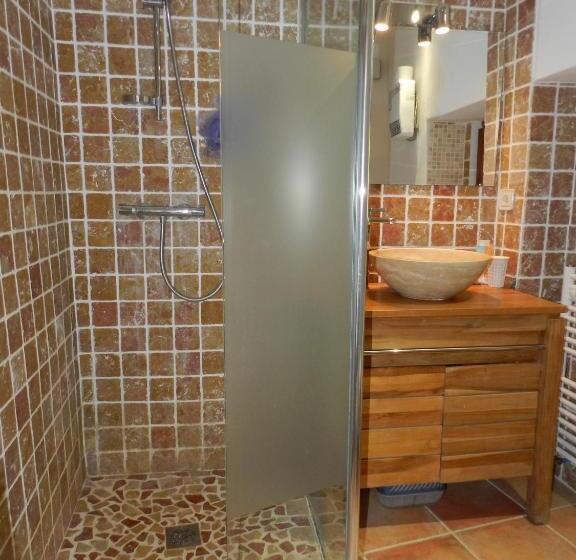 标准间, Les Acanthes