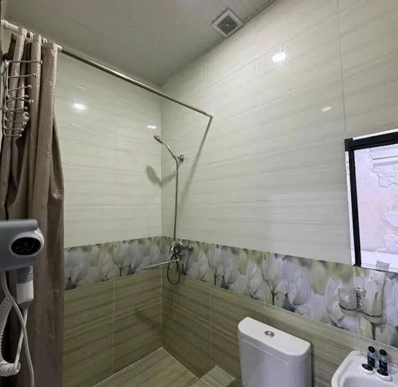 Habitació Quàdruple Estàndard, Rakat Hostel