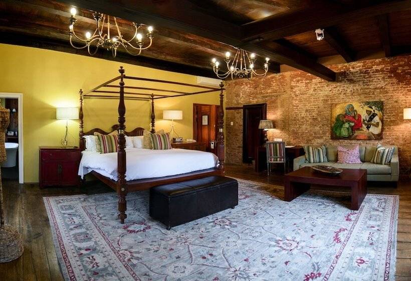 جناح جونيور, Cape Heritage