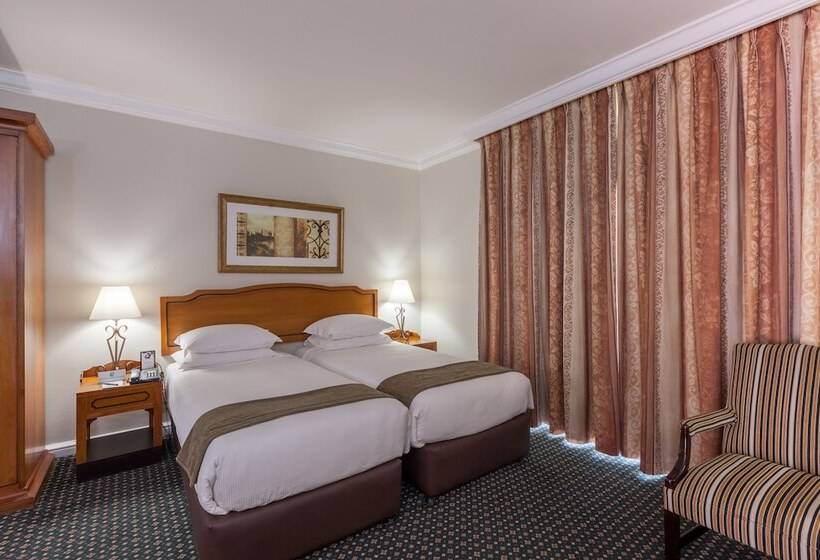 스탠다드 스튜디오, Courtyard Hotel Arcadia