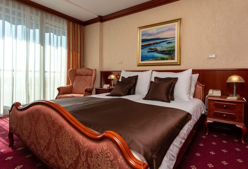 سوئیت اجرایی با چشم‌انداز دریا, Grand Hotel Bernardin