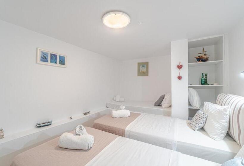 إستديو قياسى مزود بشرفة, Anemomiloi Studios