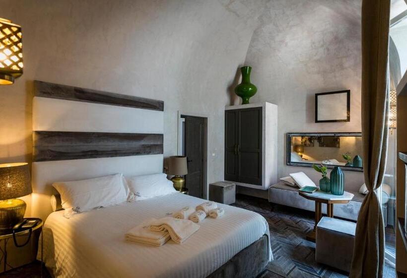 מיטת קינג בסוויטה, Al Console Luxury Suite