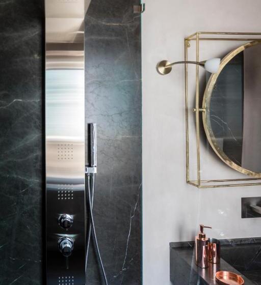 מיטת קינג בסוויטה, Al Console Luxury Suite