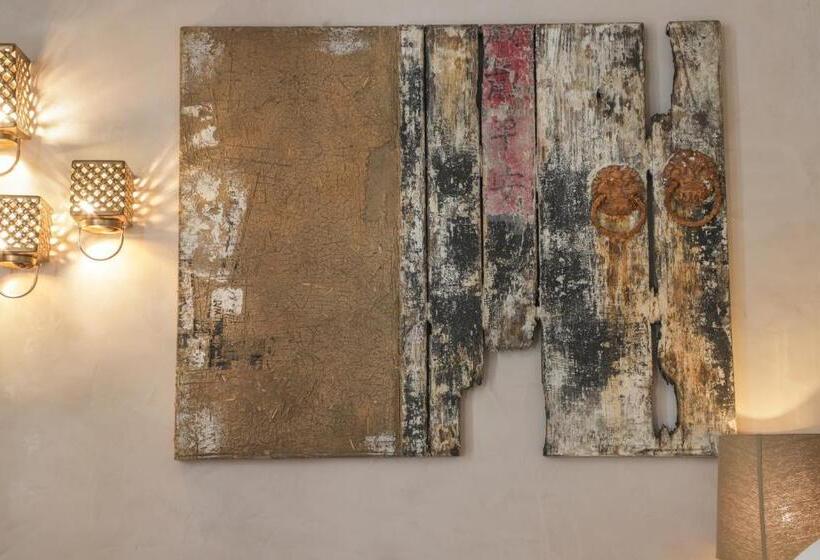 מיטת קינג בסוויטה, Al Console Luxury Suite