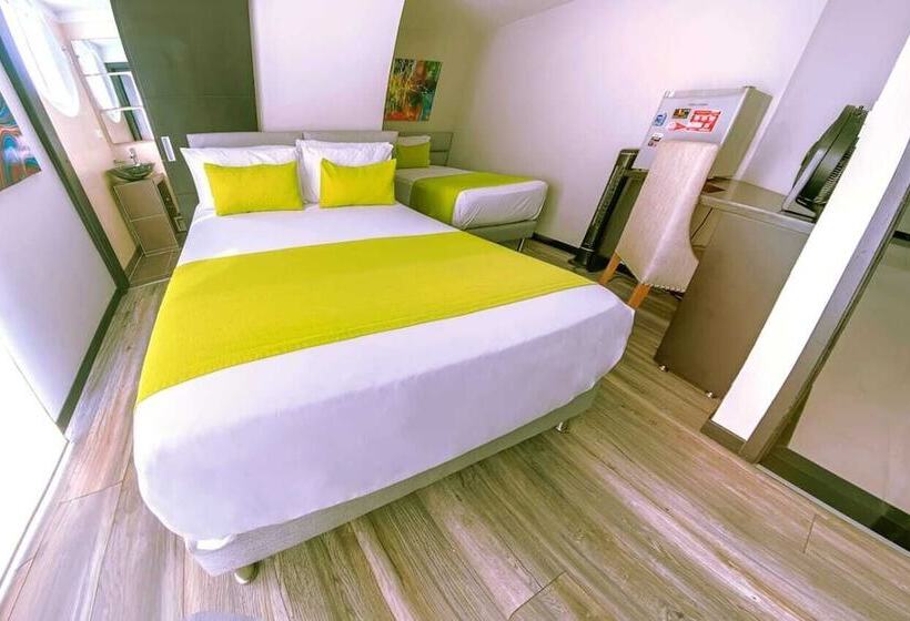 חדר משפחתי, Olaya Plaza