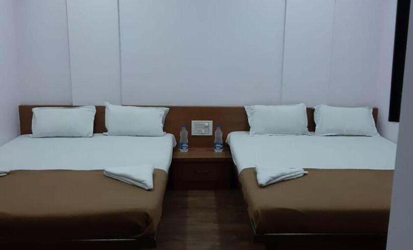 חדר סטנדרט לארבעה, Rajhuns Deluxe Lodging