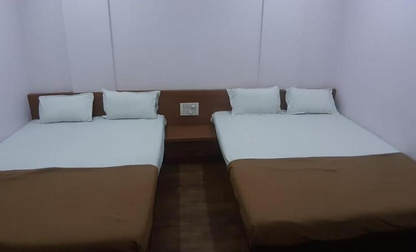 חדר סטנדרט לארבעה, Rajhuns Deluxe Lodging