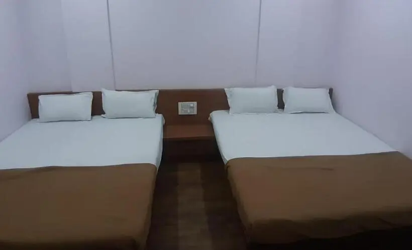 スタンダード4人部屋, Rajhuns Deluxe Lodging