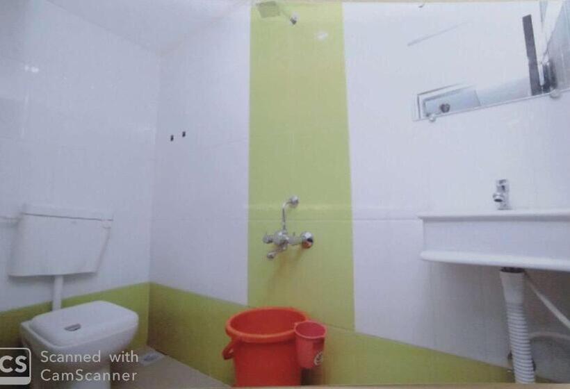 חדר דלוקס לארבעה, Rajhuns Deluxe Lodging