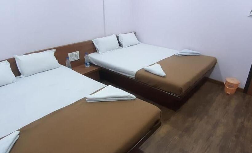 חדר דלוקס לארבעה, Rajhuns Deluxe Lodging