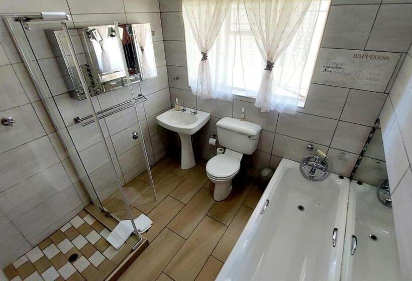 חדר משפחתי, Gemstone Guest House