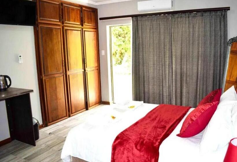 חדר משפחתי נוף לגינה, Gemstone Guest House