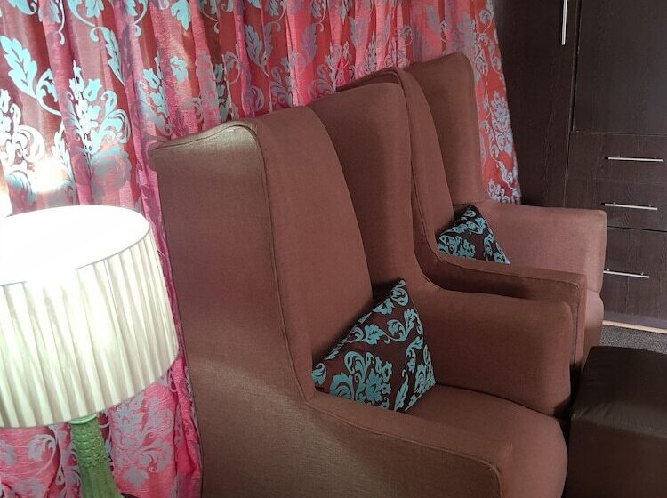 חדר משפחתי, Gemstone Guest House