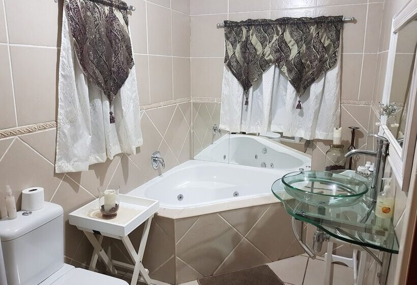 חדר דחוקס עם מיטת קינג, Gemstone Guest House