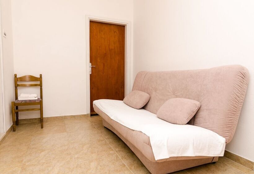 דירה בת חדר שינה 1 עם מרפסת, Guest House Kiko