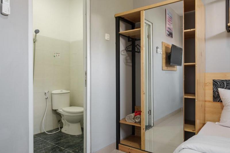 Номер Стандарт, Reddoorz Near Plaza Atrium Senen