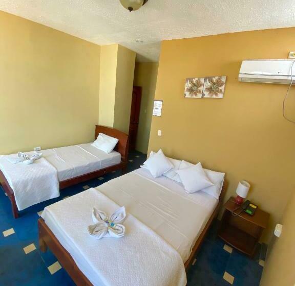 اتاق استاندارد چهار تخته, Hostal Carliza